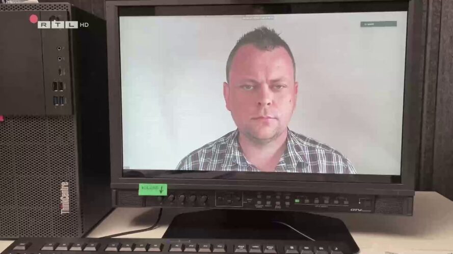Image of Joseph Jones on a television monitor during the filming of RTL's Nachjournal Spezial: Wie Deutsche für Putin in den Krieg ziehen